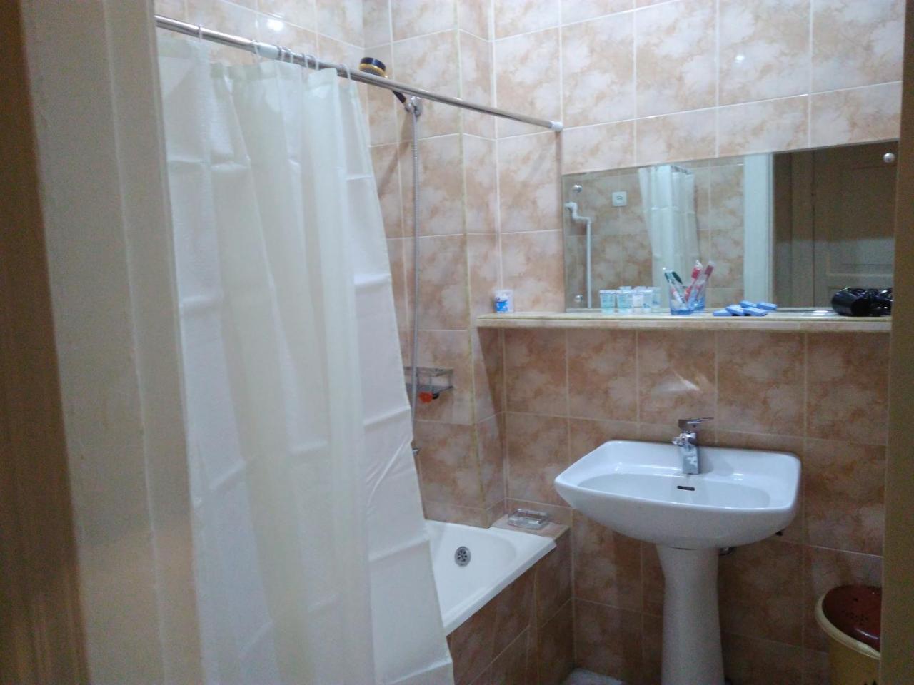 Apartment Gallery Rustaveli 1 Tbilisi Bagian luar foto