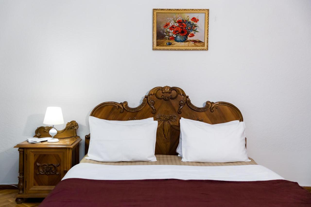 Apartment Gallery Rustaveli 1 Tbilisi Bagian luar foto