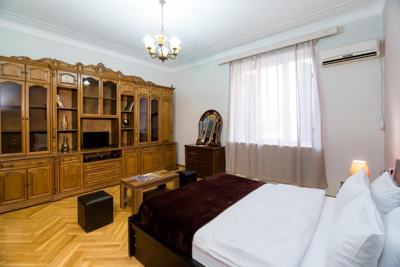 Apartment Gallery Rustaveli 1 Tbilisi Bagian luar foto