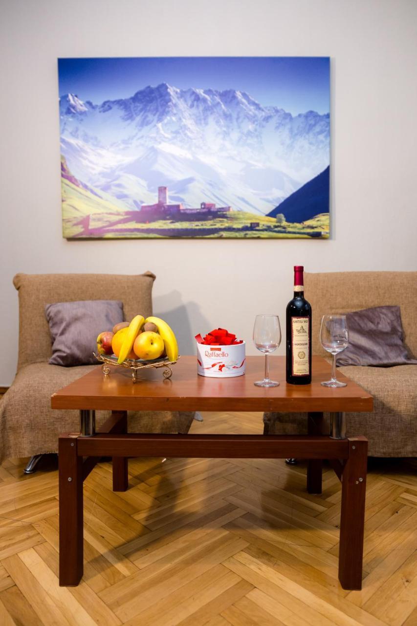 Apartment Gallery Rustaveli 1 Tbilisi Bagian luar foto
