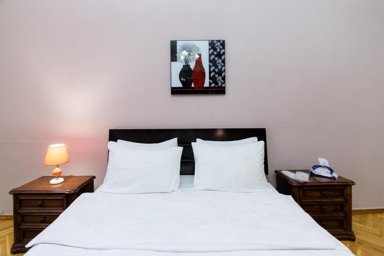Apartment Gallery Rustaveli 1 Tbilisi Bagian luar foto