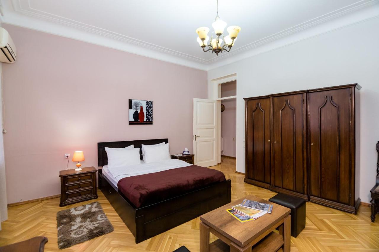 Apartment Gallery Rustaveli 1 Tbilisi Bagian luar foto